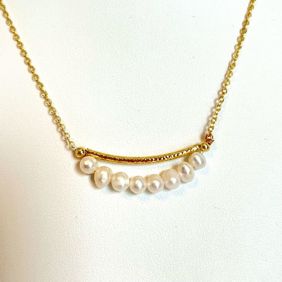 Elegant Pearl Necklace - Picture 4 of 8